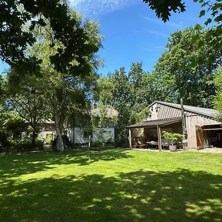 아파트 Im Reetdachhaus Hallerhus