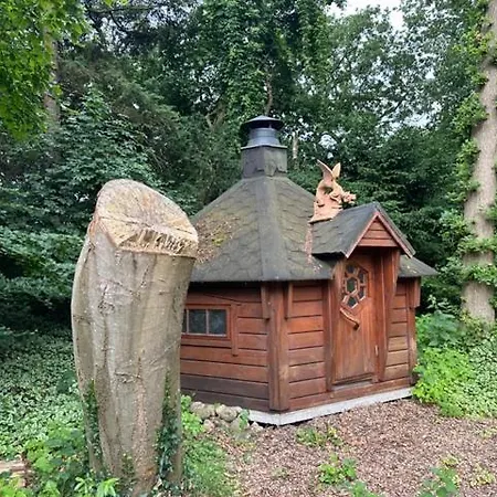Im Reetdachhaus Hallerhus 아파트 Ahrenviol